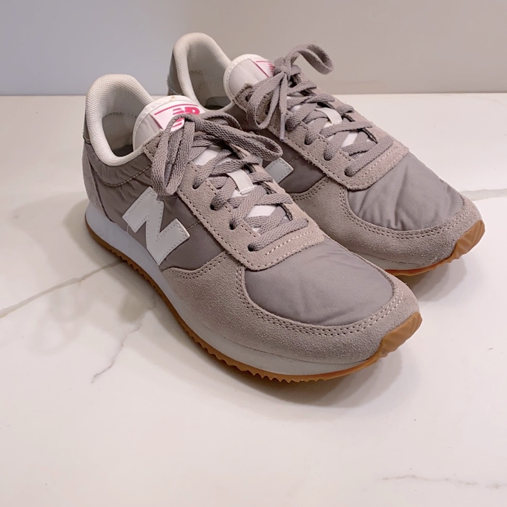 New Balance Women's CW620 Capsule Core Classic Runner Sneaker